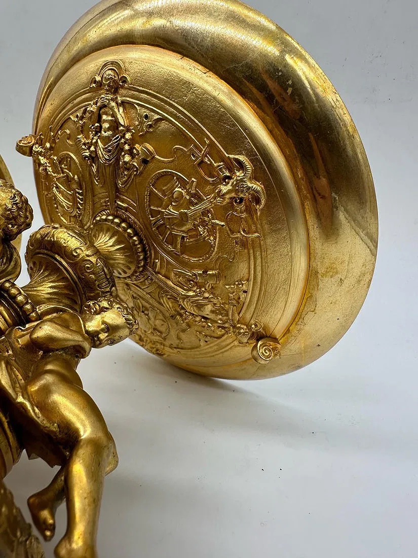 XIXe siècle Paire de tazza en bronze doré de style gothique-photo-8