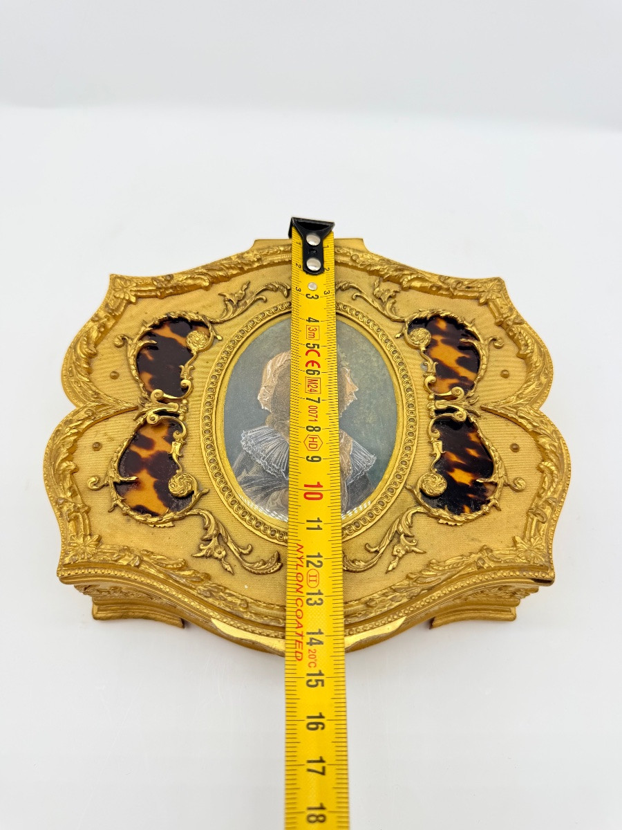 COFFRET A BIJOUX ORNE Bronze doré avec miniature portrait -photo-2