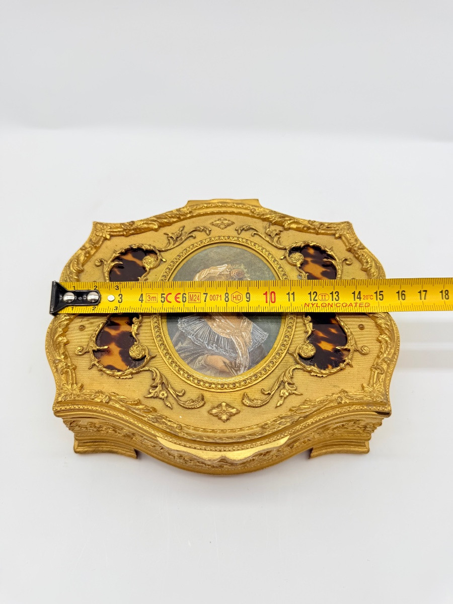 COFFRET A BIJOUX ORNE Bronze doré avec miniature portrait -photo-3