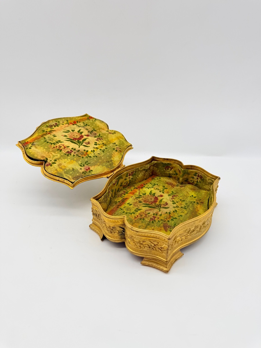 COFFRET A BIJOUX ORNE Bronze doré avec miniature portrait -photo-5