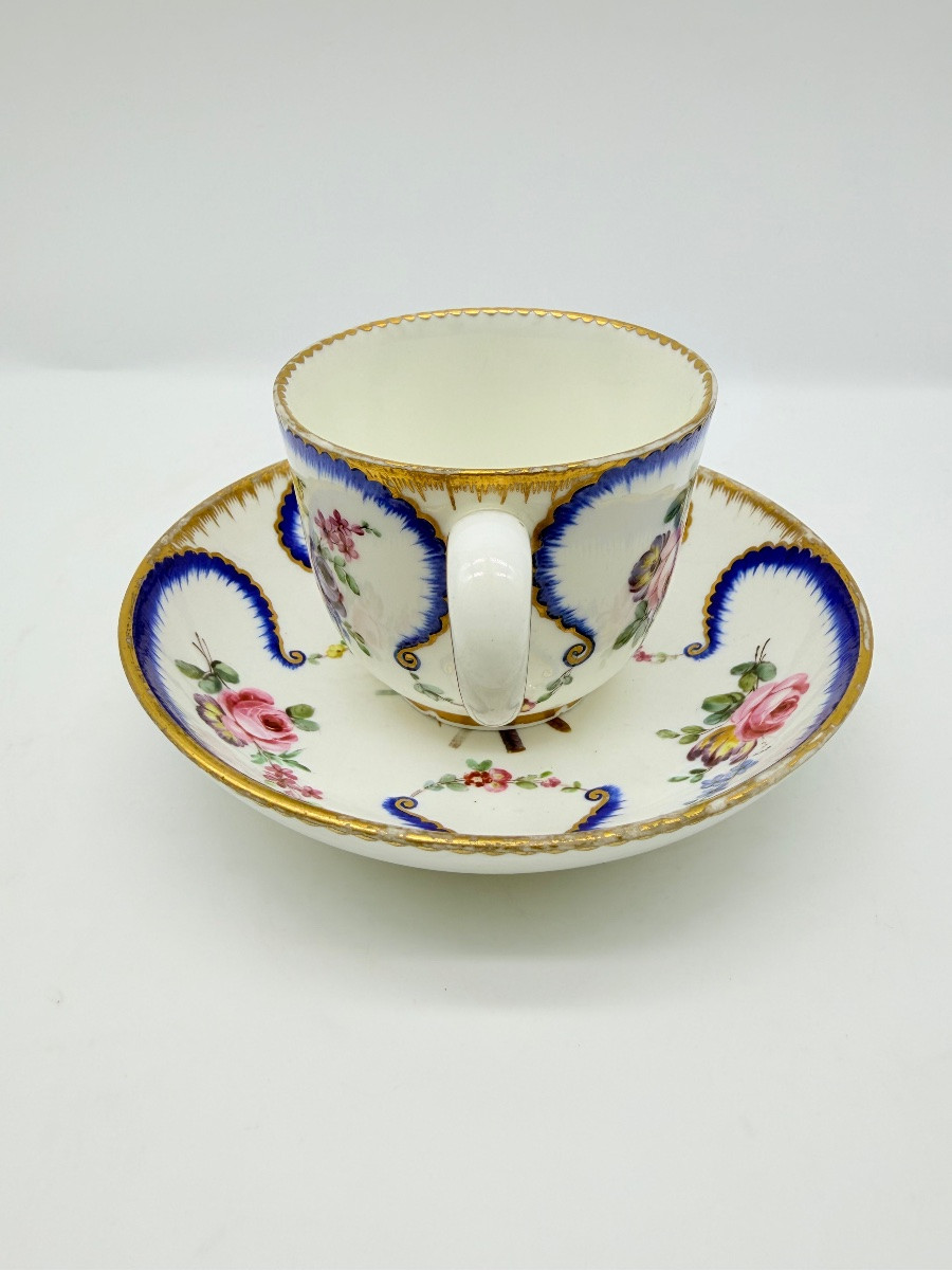 A Sèvres Feuilles De Choux Cup And Saucer-photo-4