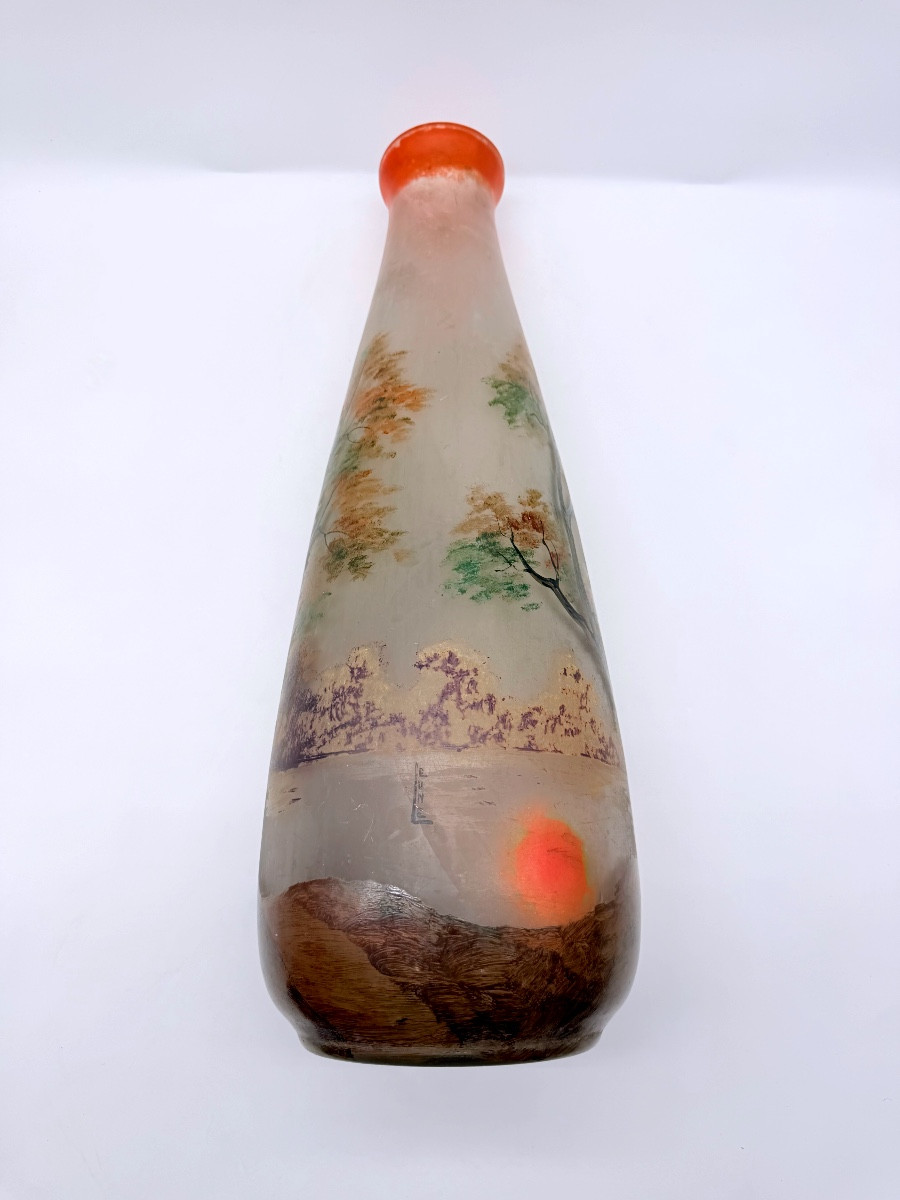 Art Nouveau Vase balustre en verre orange à décor émaillé d’un paysage lacustre,signé LEUNE -photo-4