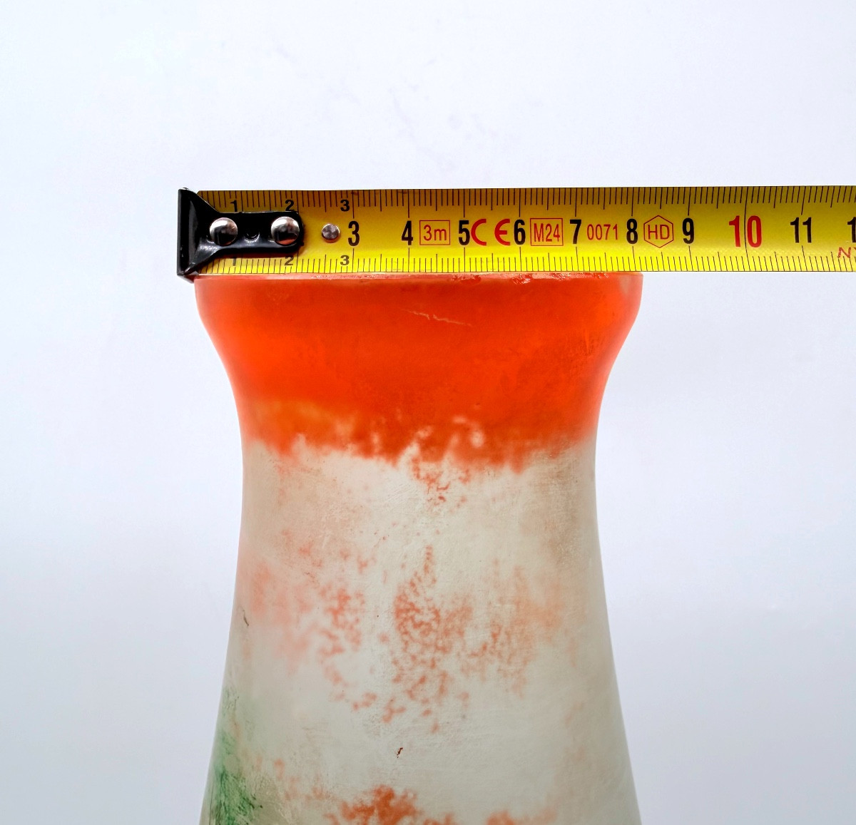 Art Nouveau Vase balustre en verre orange à décor émaillé d’un paysage lacustre,signé LEUNE -photo-1