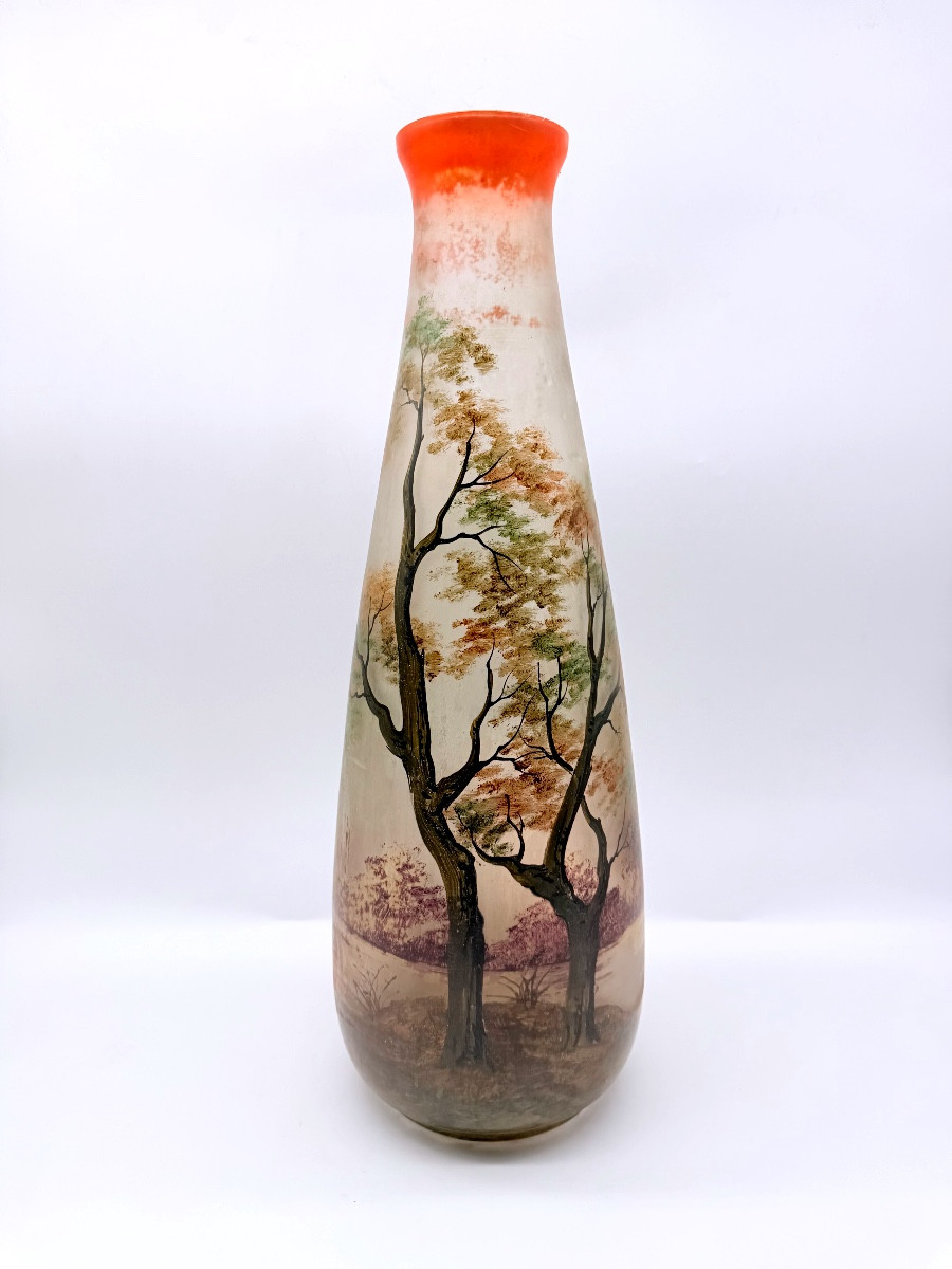 Art Nouveau Vase balustre en verre orange à décor émaillé d’un paysage lacustre,signé LEUNE 