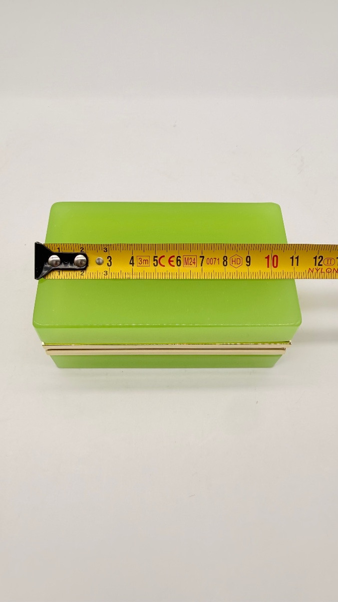 Boîte française en opaline verte, de forme rectangulaire, avec des montures en bronze doré-photo-2