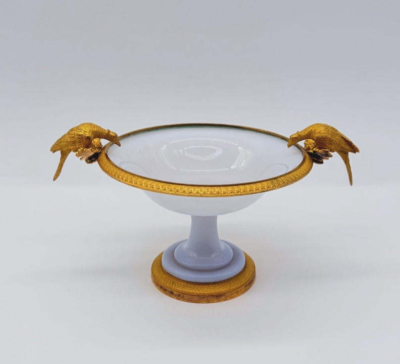 Coupe en cristal opaline bulle de savon du début du XIXe siècle, ornée de colombes