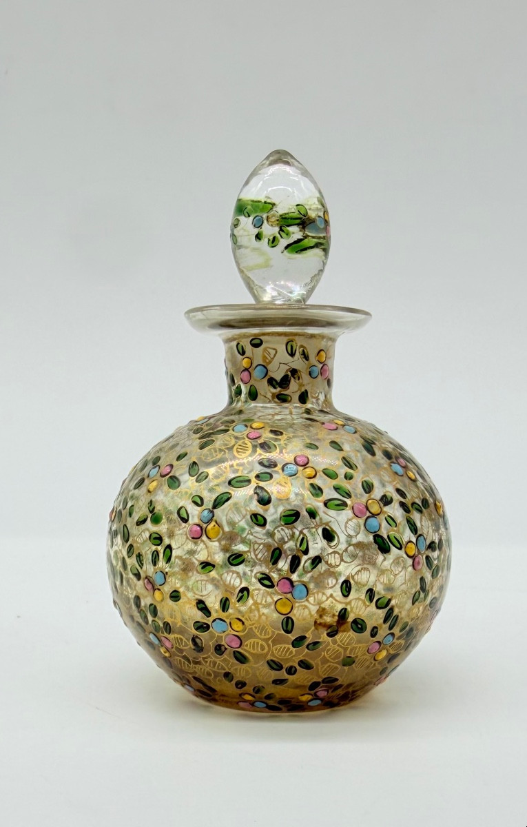 Flacon de parfum en verre émaillé Moser, XIXe siècle