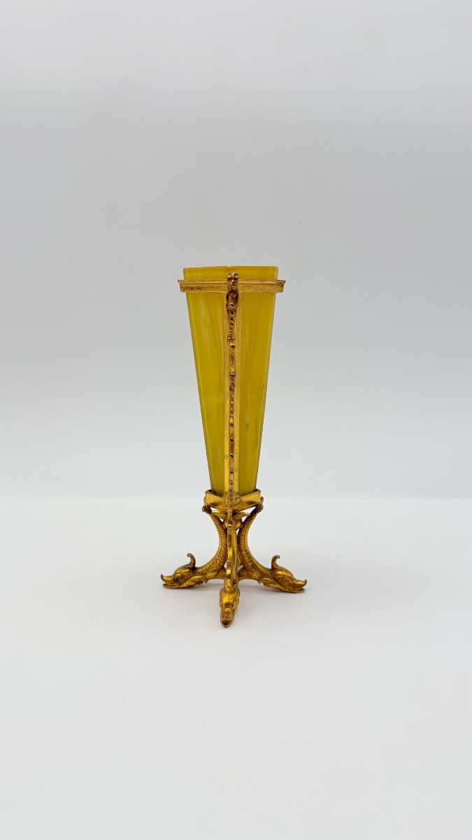 Art Nouveau Verre opaline en  jaune, orné d'un décor en relief en bronze doré  -photo-2