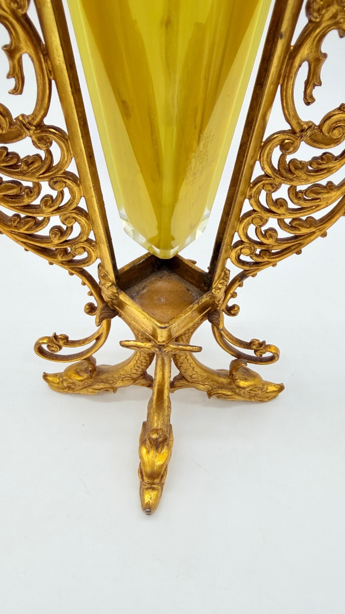 Art Nouveau Verre opaline en  jaune, orné d'un décor en relief en bronze doré  -photo-4