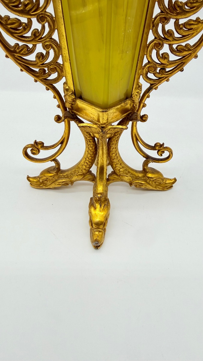 Art Nouveau Verre opaline en  jaune, orné d'un décor en relief en bronze doré  -photo-5