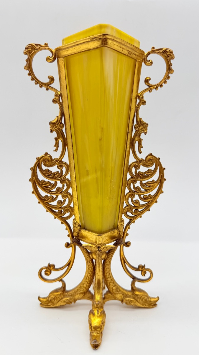 Art Nouveau Verre opaline en  jaune, orné d'un décor en relief en bronze doré  -photo-7