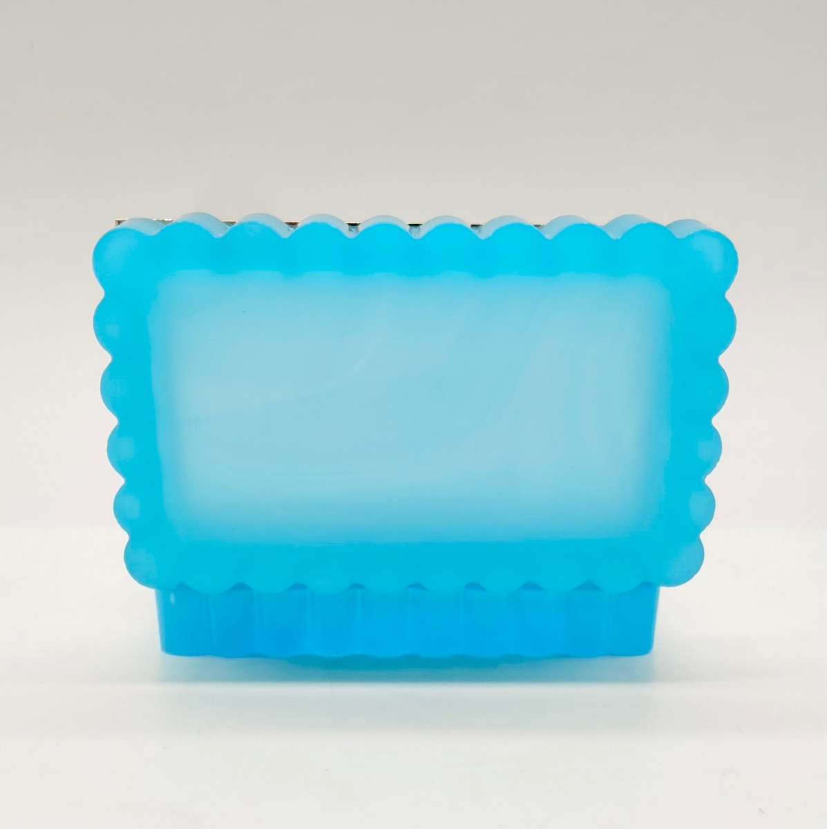 Boîte rectangulaire en verre opaline avec monture en bronze doré  -photo-2