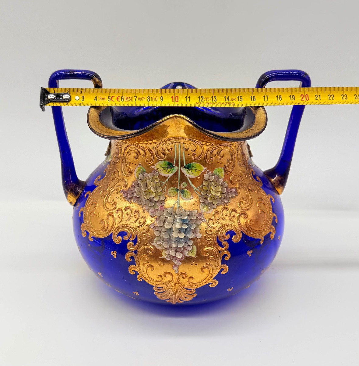 .bohemian Glass Centrepiece With Relief Floral Ornament -photo-2