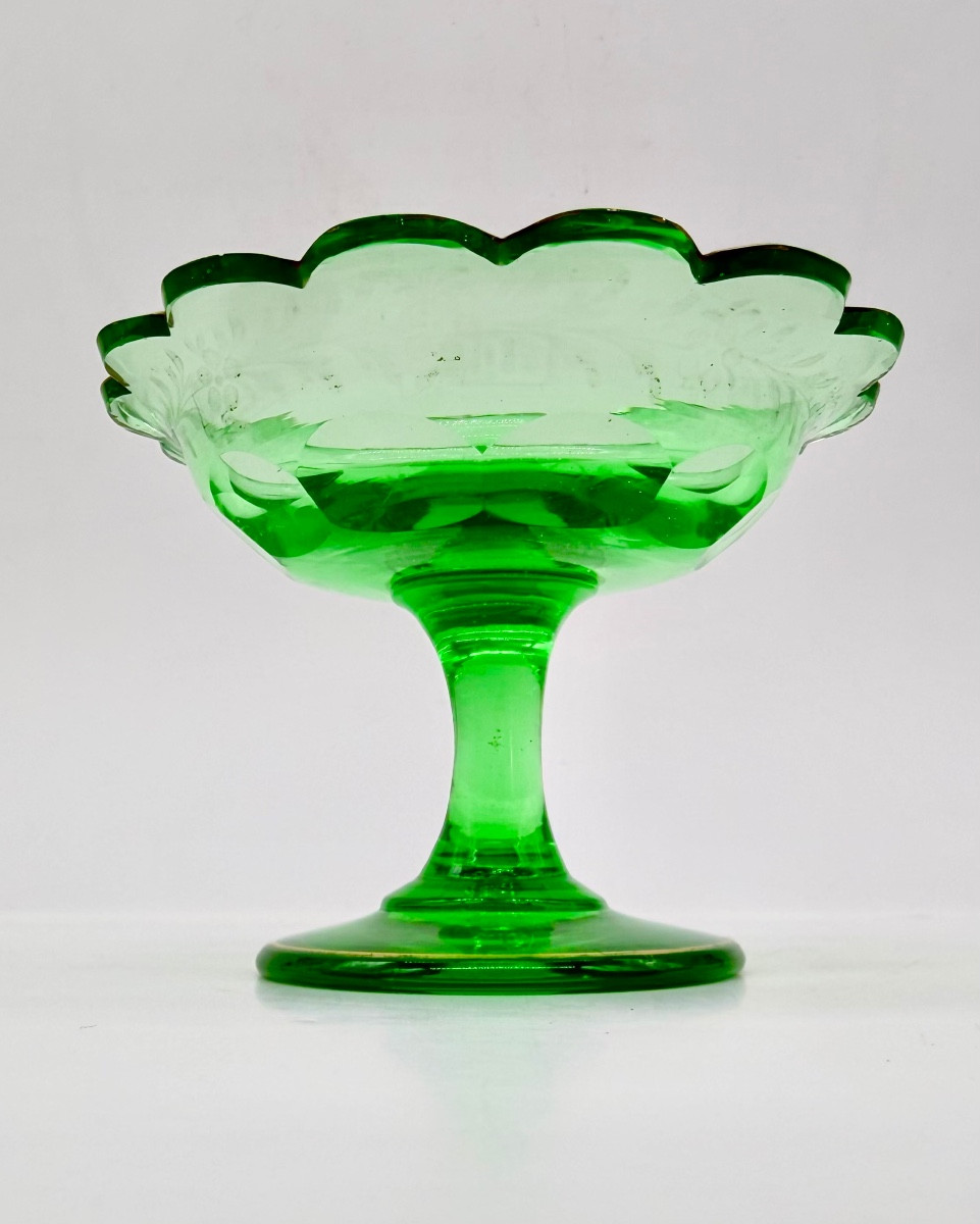 Tasse en verre Ouraline de Bohême de style Biedermeier