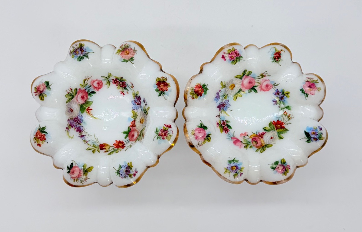 Paire de tasses en verre opaline ornées de fleurs peintes,XIXeme-photo-3