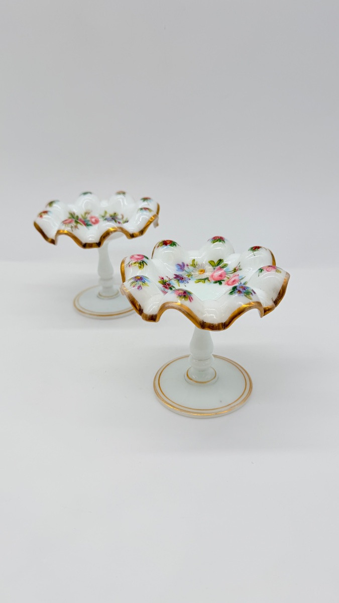 Paire de tasses en verre opaline ornées de fleurs peintes,XIXeme-photo-4