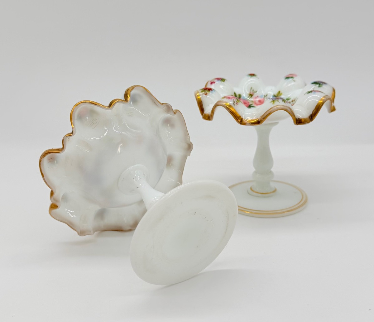 Paire de tasses en verre opaline ornées de fleurs peintes,XIXeme-photo-7