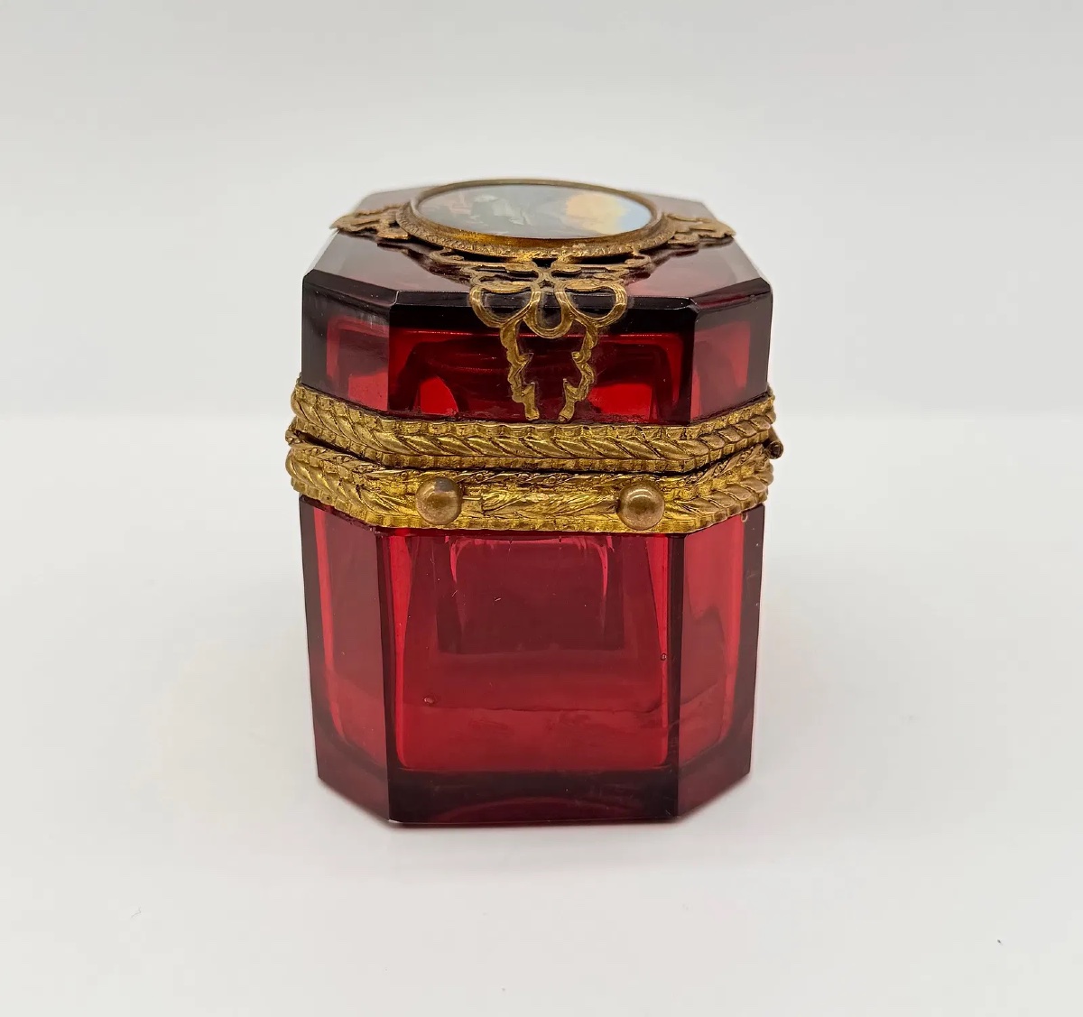 Une extraordinaire boîte ancienne en verre de Bohême ornée d'un médaillon ovale miniature-photo-2