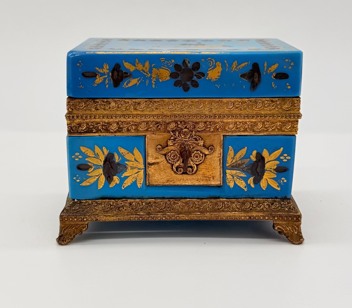 Coffret en Opaline  bleu turquoise peint à l'or,époque Charles X, J.B.Desvignes 