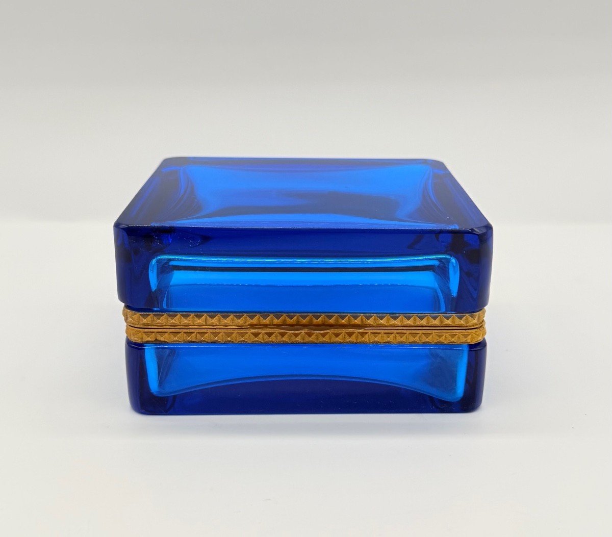 Boîte en cristal français bleu saphir