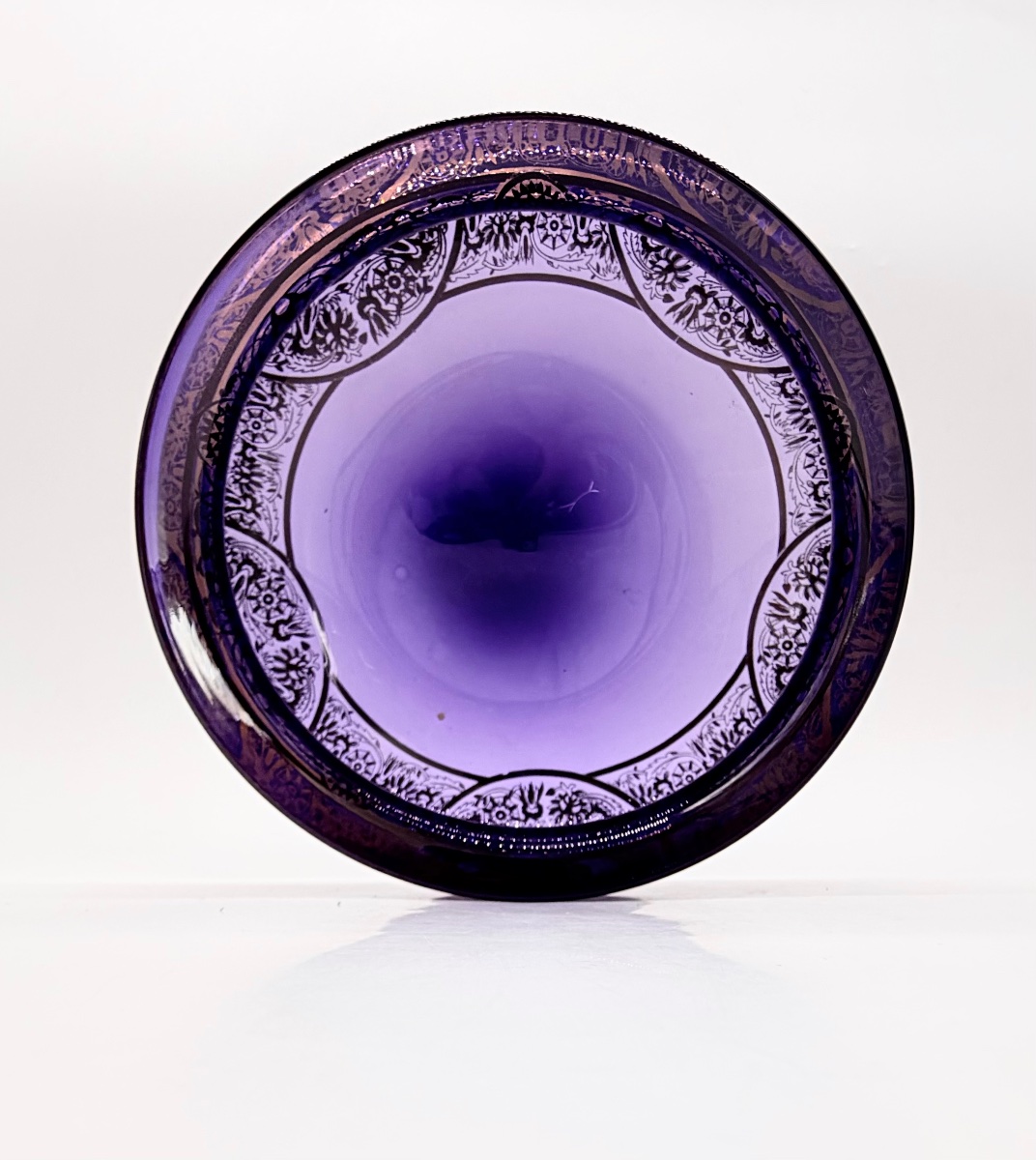Grand bol de table en verre Moser, couleur améthyste foncée avec des motifs dorés -photo-2
