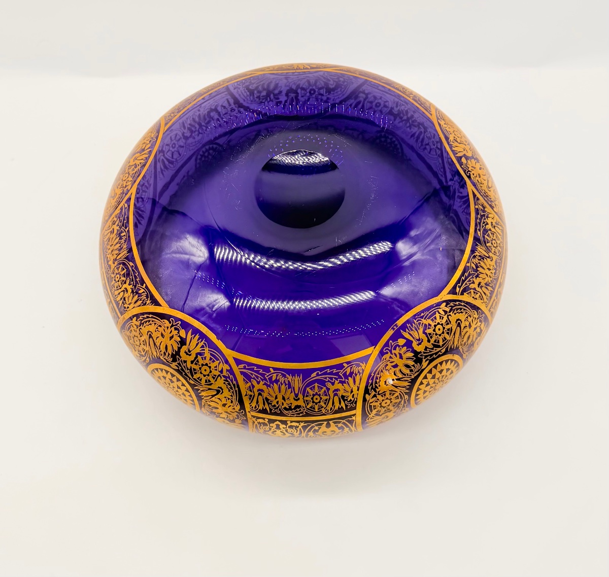 Grand bol de table en verre Moser, couleur améthyste foncée avec des motifs dorés -photo-5