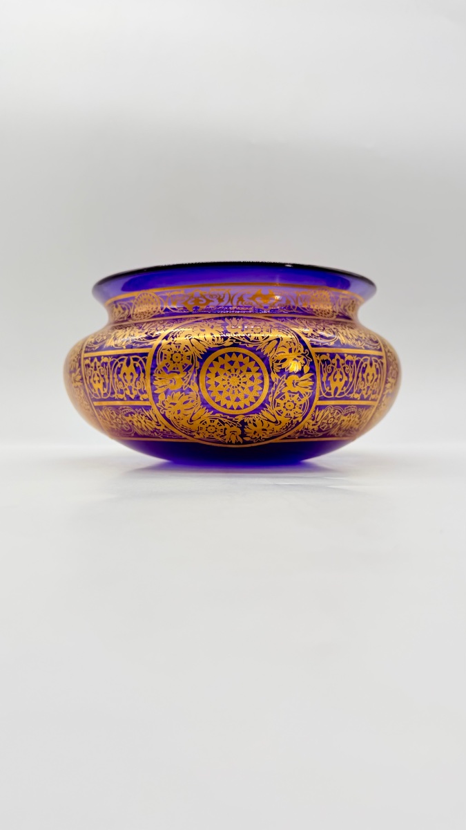 Grand bol de table en verre Moser, couleur améthyste foncée avec des motifs dorés -photo-6