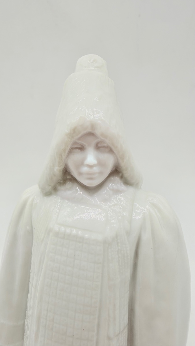 Figurine en porcelaine russe représentant une femme Yakut,Pavel Kamensky -photo-4