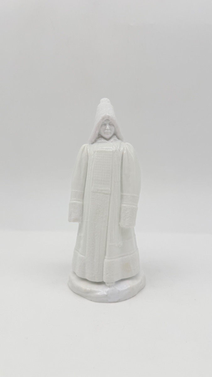 Figurine en porcelaine russe représentant une femme Yakut,Pavel Kamensky 
