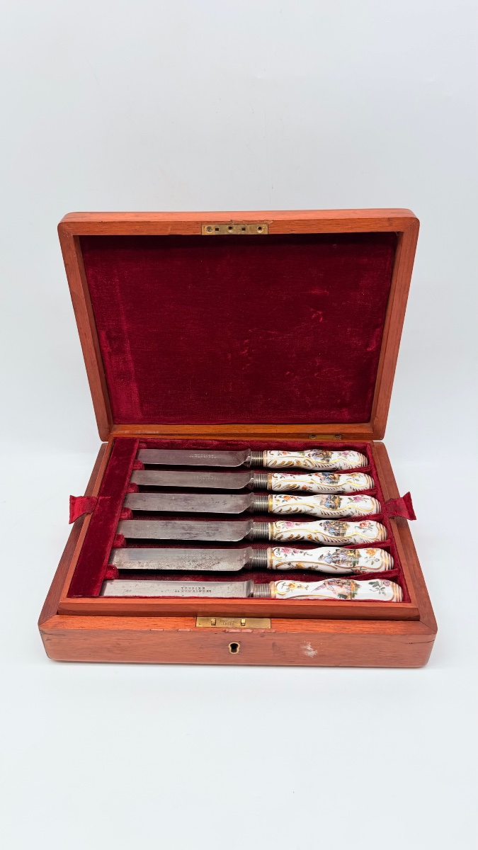 ENSEMBLE DE DOUZE COUTEAUX À MANCHE EN PORCELAINE ALLEMANDS DU XVIIIe,Meissen-photo-2
