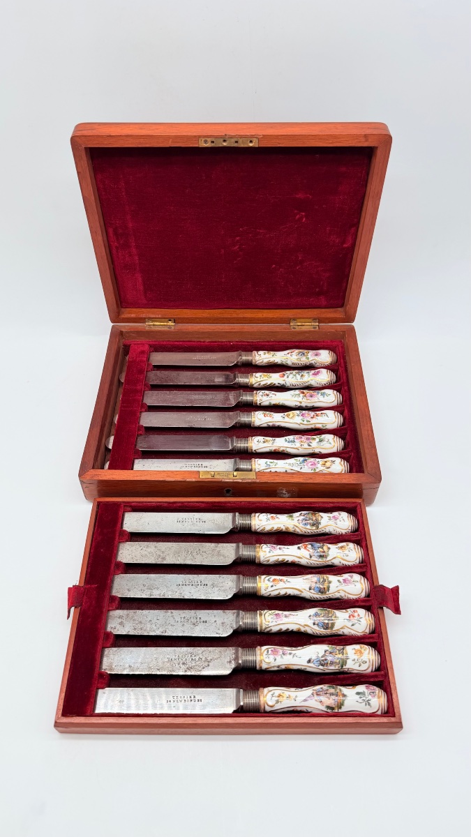 ENSEMBLE DE DOUZE COUTEAUX À MANCHE EN PORCELAINE ALLEMANDS DU XVIIIe,Meissen-photo-3