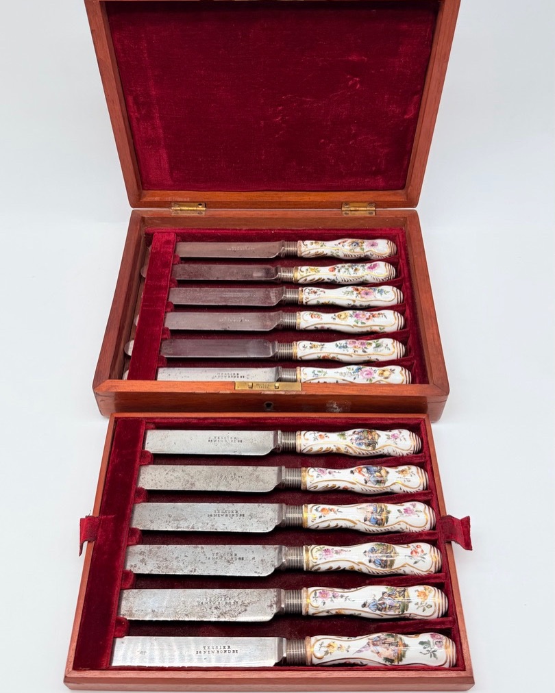 ENSEMBLE DE DOUZE COUTEAUX À MANCHE EN PORCELAINE ALLEMANDS DU XVIIIe,Meissen-photo-8