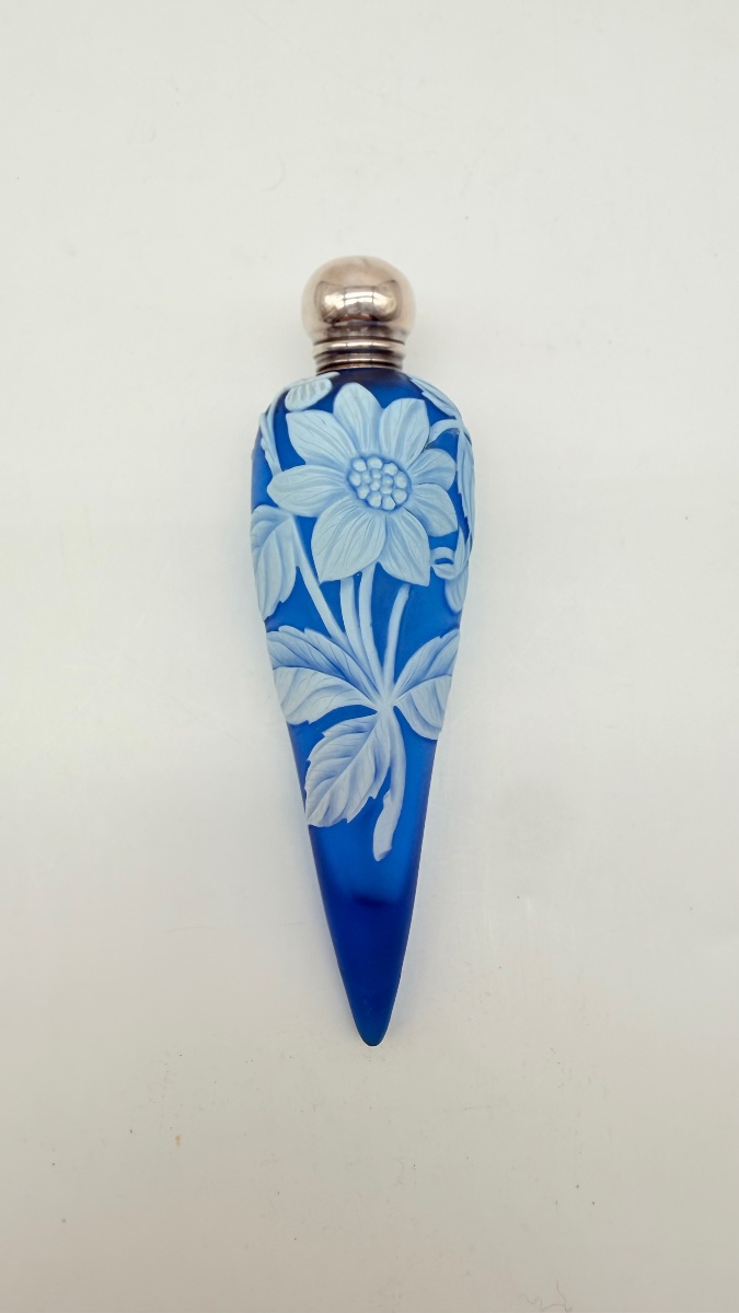 Cameo Glass Perfume Bottle Stourbridge, Thomas Webb