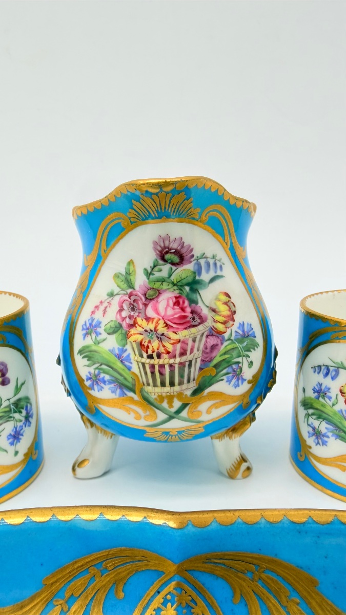 Service de cabaret en porcelaine de Sèvres bleu céleste, XVIIIe siècle -photo-6