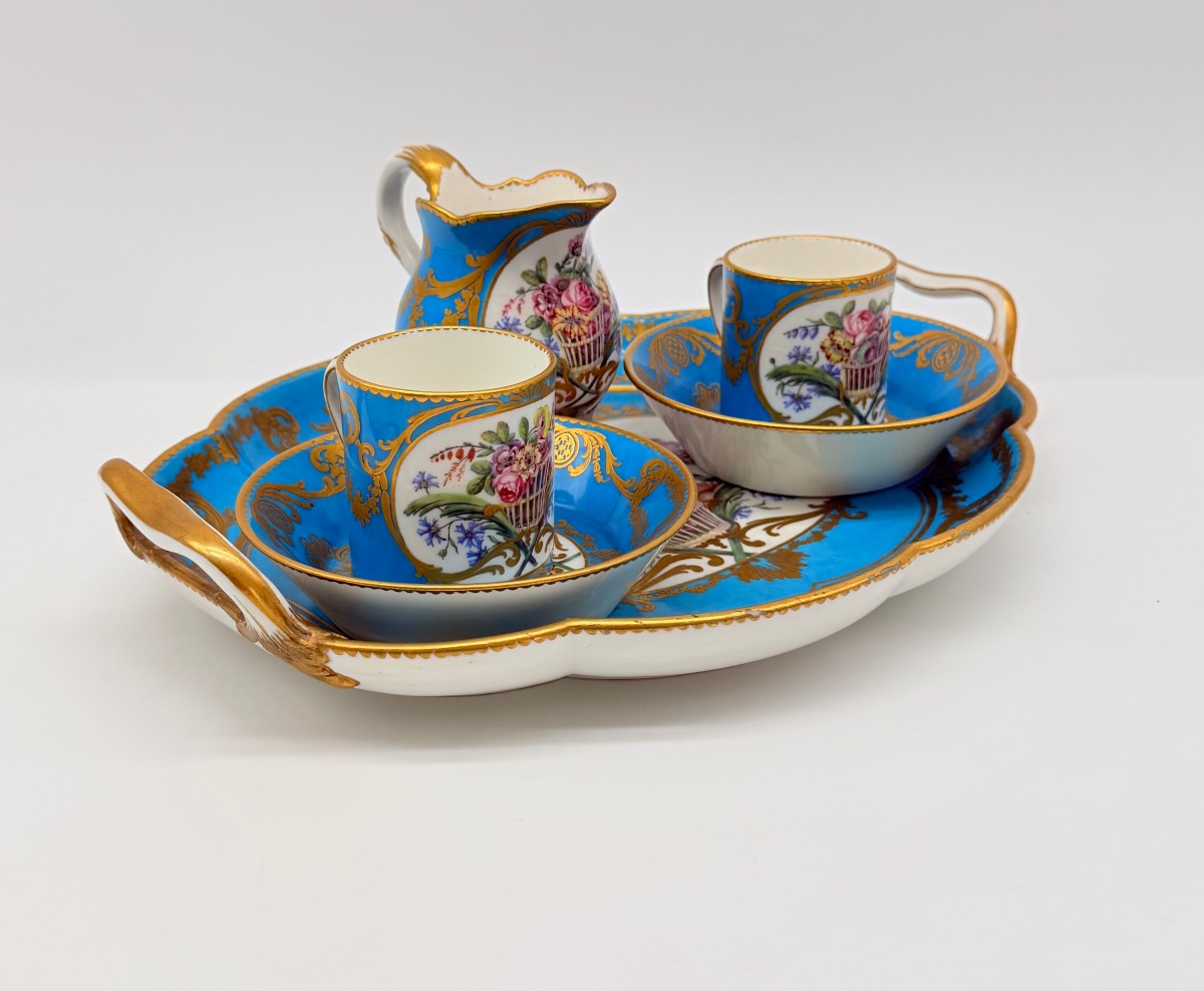 Service de cabaret en porcelaine de Sèvres bleu céleste, XVIIIe siècle -photo-8