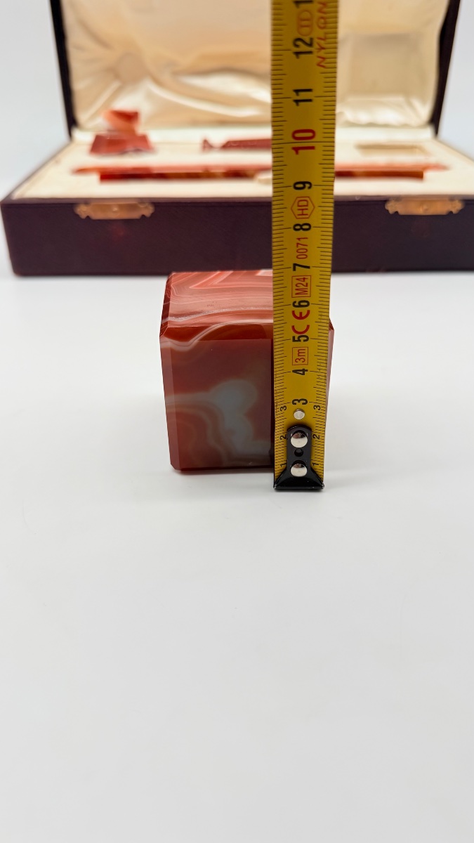 ENSEMBLE DE BUREAU EN AGATE DU XIXe SIÈCLE DANS UN ÉTUI EN CUIR -photo-4