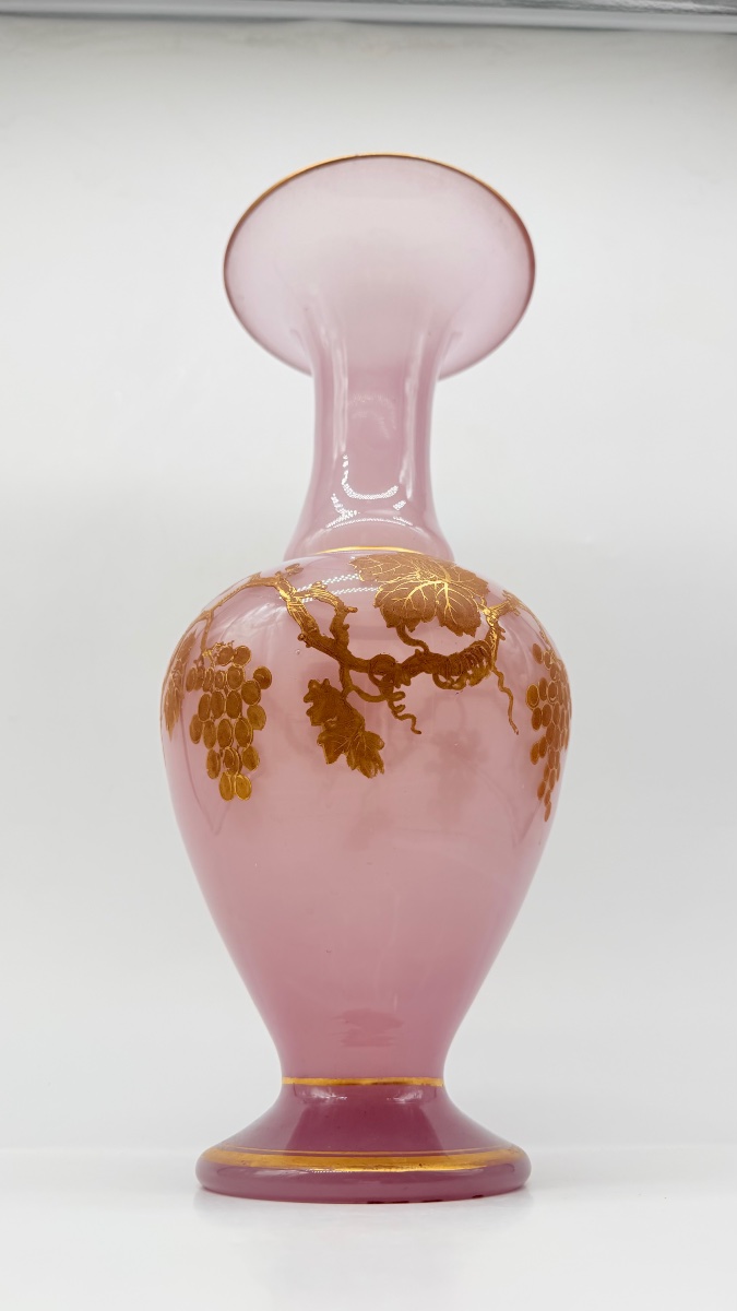 Vase balustre en verre opaline rose,France,XIXeme