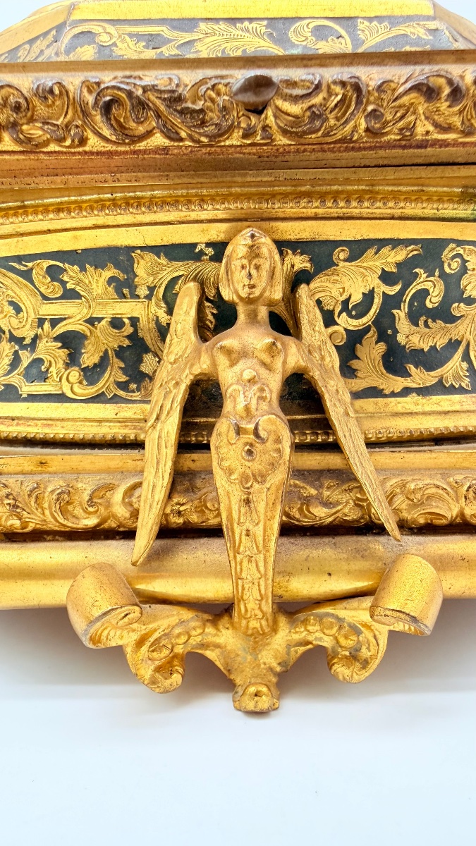 Coffret en bronze de Tahan orné de nacre sur le dessus.-photo-1