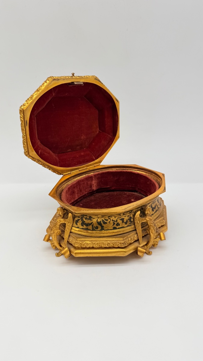Coffret en bronze de Tahan orné de nacre sur le dessus.-photo-6