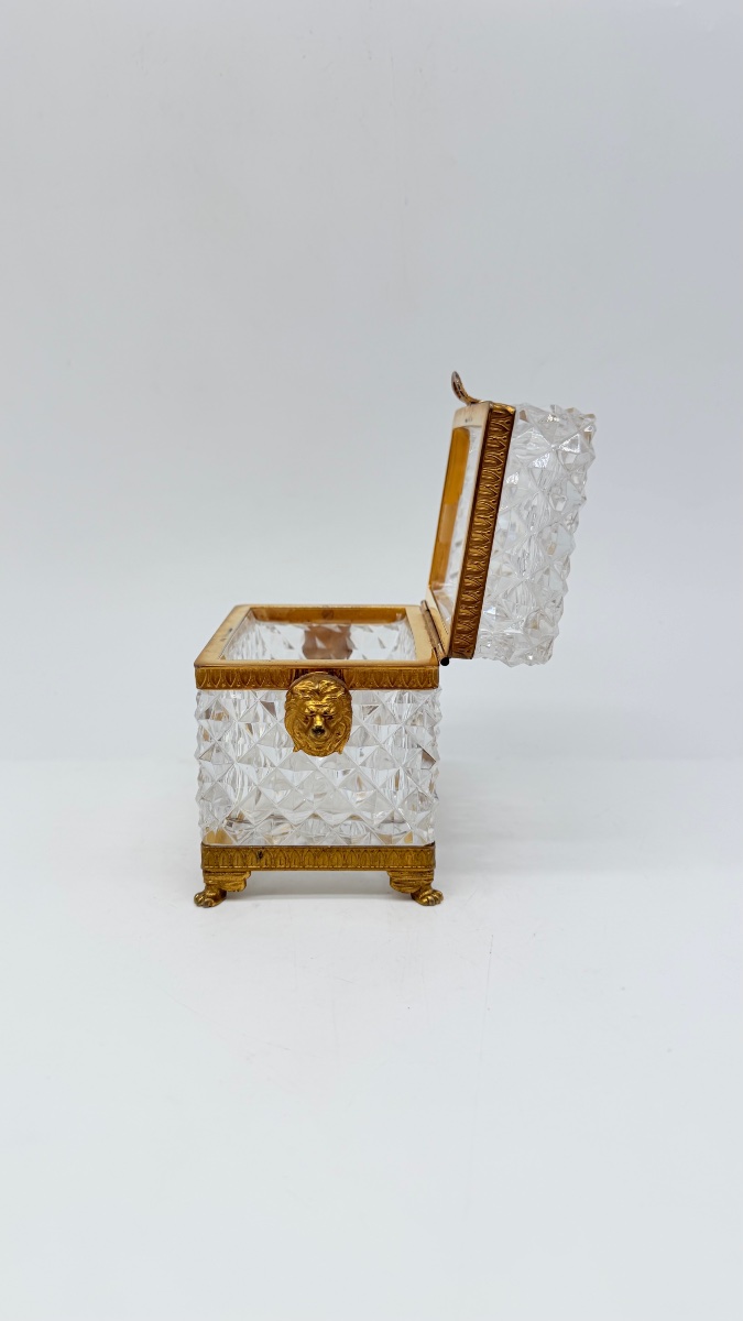Antique Baccarat Crystal Box With A Bow-shaped Clasp-photo-4