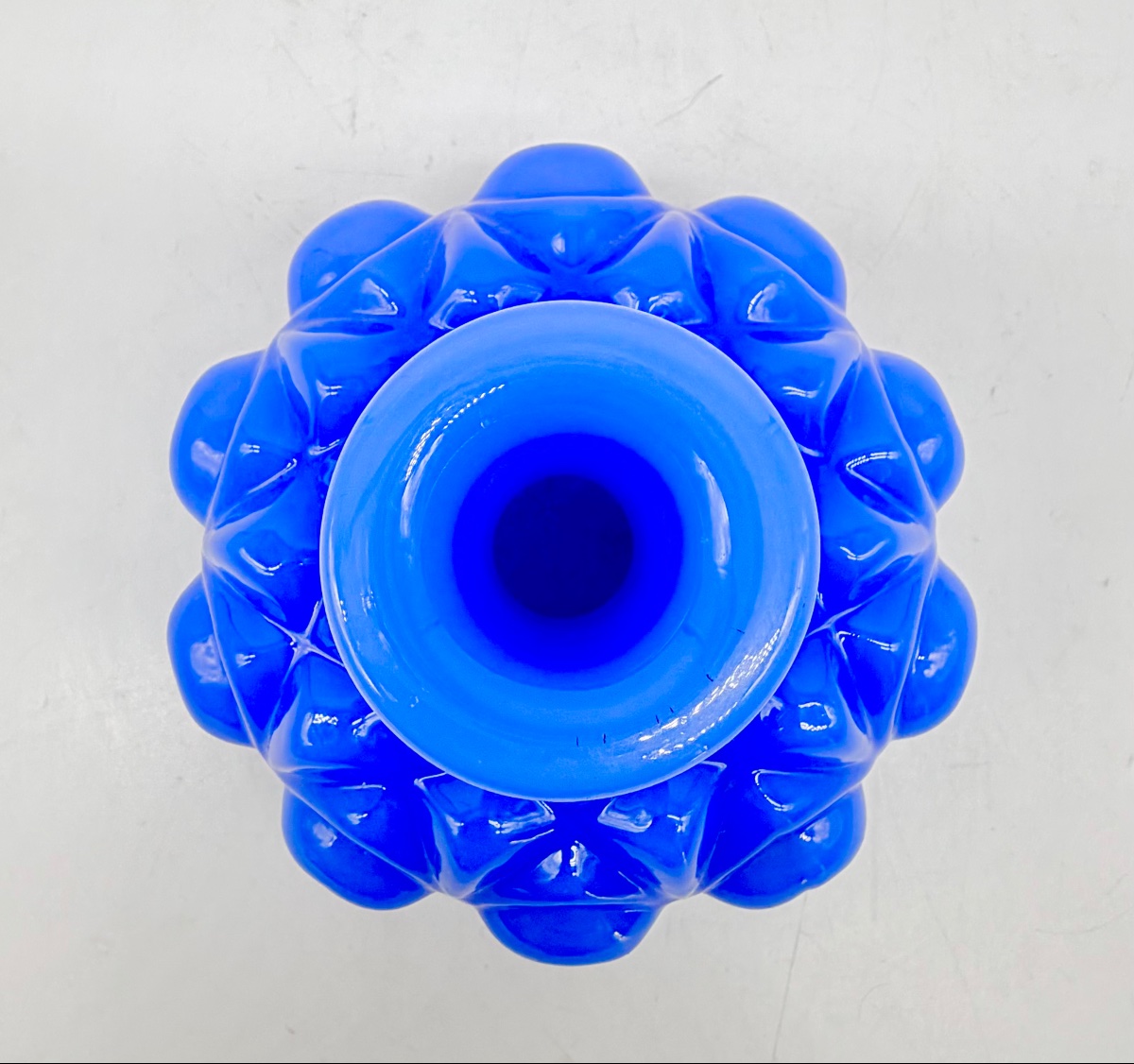 Flacon de parfum en opaline de forme bombée et sculpté.  Epoque Charles X -photo-3