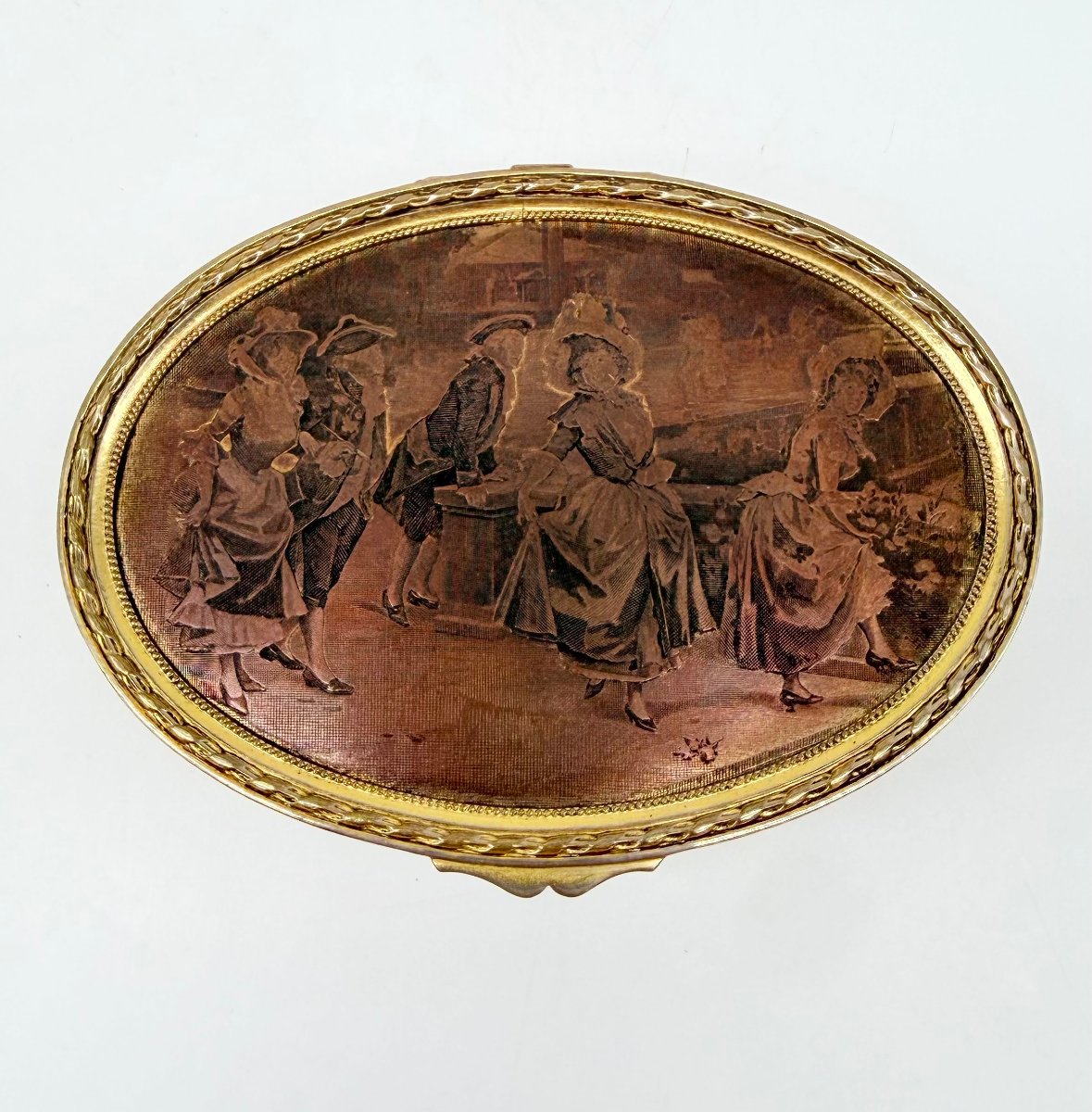 Boite à bijoux en ors de couleur surmonté d'une scène galante sur le couvercle-photo-3