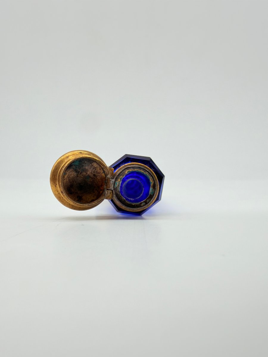 Flacon de parfum double de voyage en cristal bleu cobalt taillé, France, XIXe siècle-photo-1