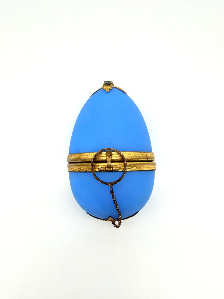 Cave à parfums en opaline bleue en forme d'œuf, France, XIXe siècle