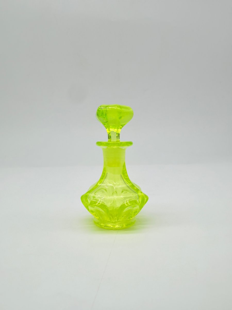 Flacon à parfum en ouraline, Bohême, époque Biedermeier, vers 1840-photo-2
