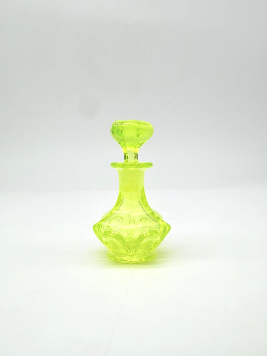 Flacon à parfum en ouraline, Bohême, époque Biedermeier, vers 1840