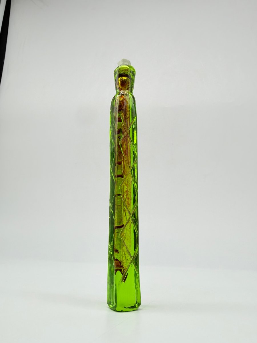 Flacon à sel ou à parfum en cristal  vert emeraude  gravé, Bohême, XIXe siècle-photo-1