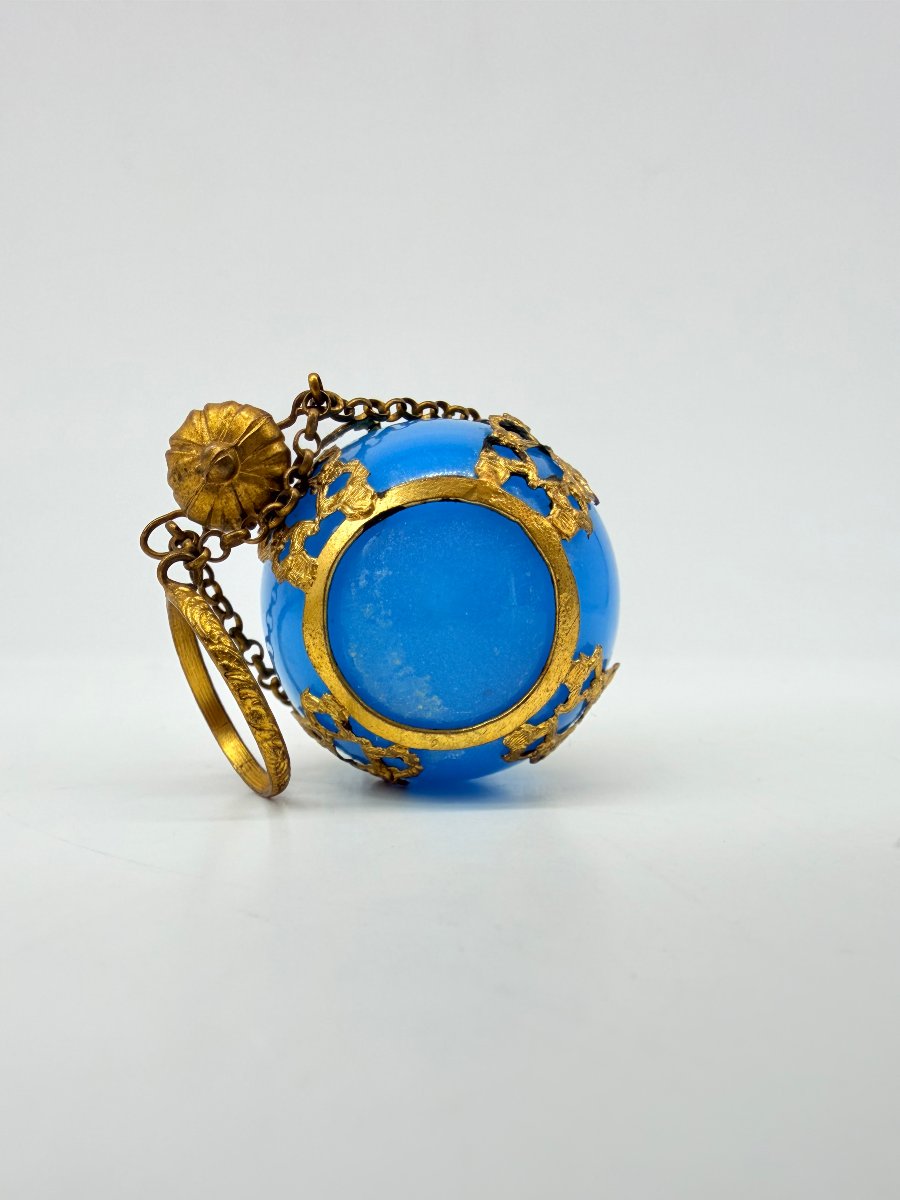 Flacon à parfum "cage" en opaline bleu turquoise et monture en laiton doré. Napoléon III. -photo-2