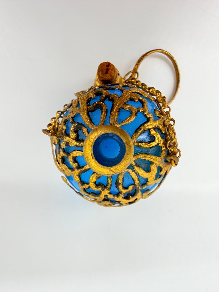 Flacon à parfum "cage" en opaline bleu turquoise et monture en laiton doré. Napoléon III. -photo-6