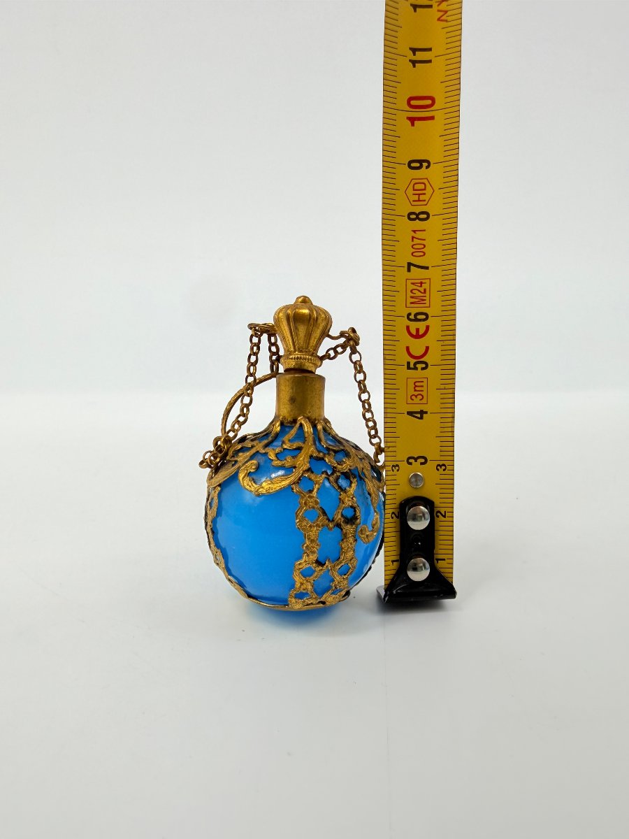Flacon à parfum "cage" en opaline bleu turquoise et monture en laiton doré. Napoléon III. -photo-7